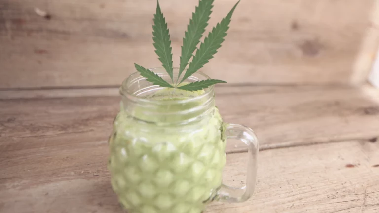 Grüne Göttin Cannabis Smoothie Titelbild