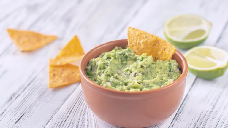 THC-gespickter Guacamole-Dip Titelbild